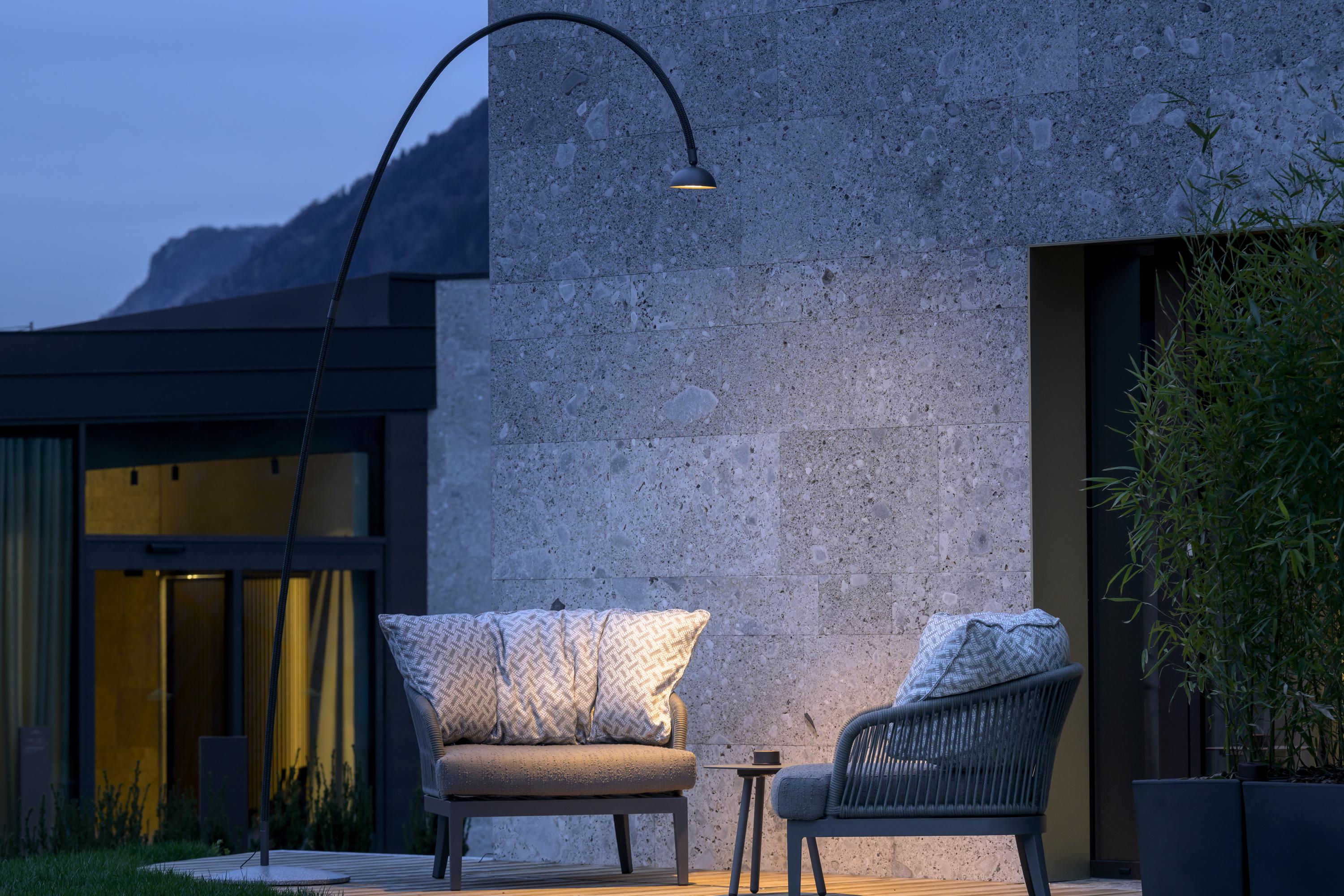 In Curved Air <br>by Gordon Guillaumier